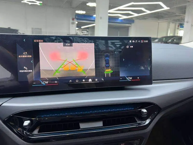 BMW i3 2025 eDrive 35 L — 16