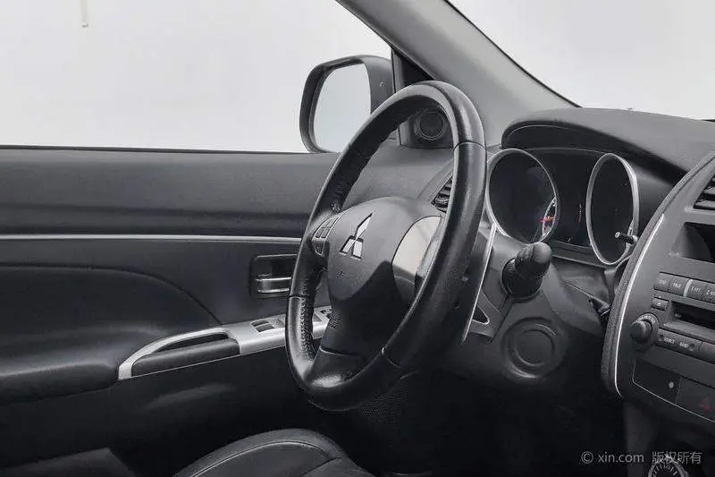 ASX 2013 2.0L CVT 2WD Deluxe Edition — 16