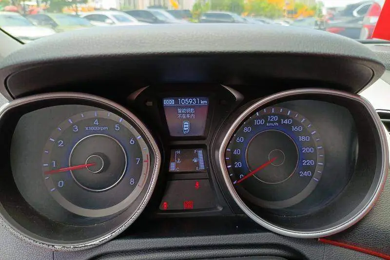 Elantra 2016 1.6L Manual Premium — 13