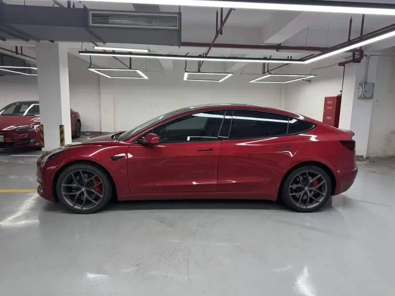 Model 3 2021 Performance All-Wheel Drive — 3