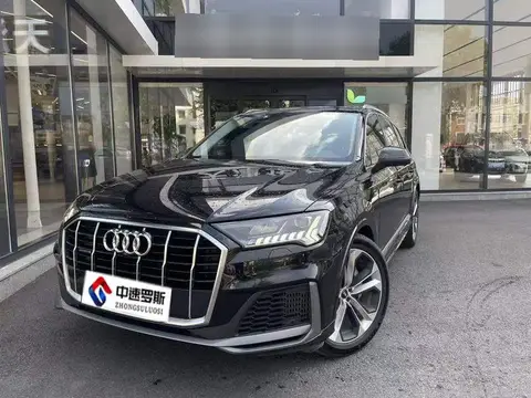 Audi Q7 2020 55 TFSI quattro S line sports model