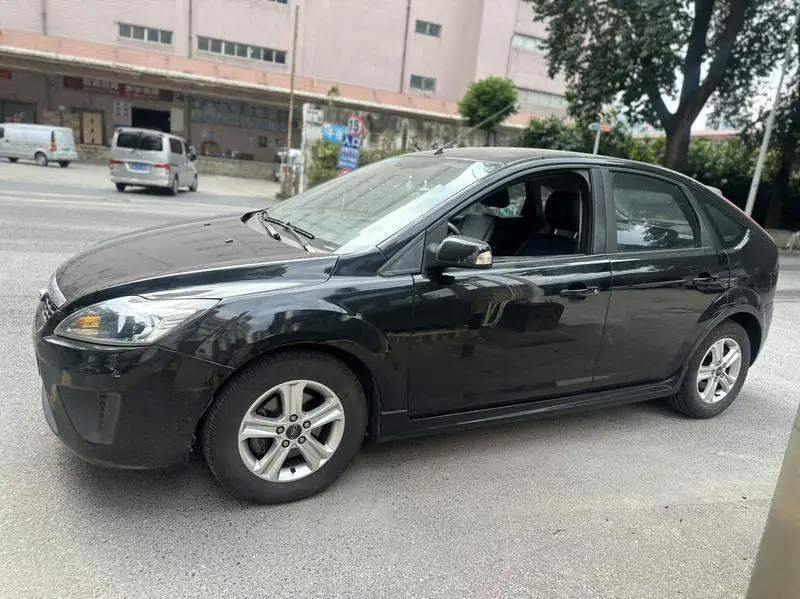 Fox 2009 Hatchback 1.8L Manual Comfort Edition — 3