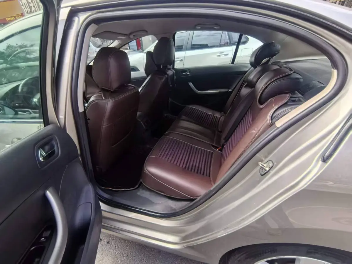 Peugeot 408 2013 2.0L Automatic Comfort Edition — 9