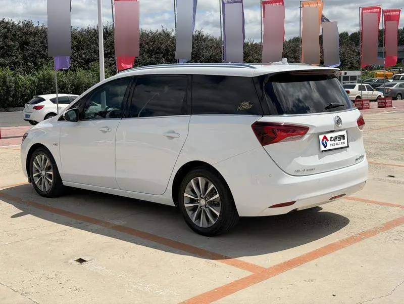 Buick GL6 2021 323T Mild Hybrid Connected Luxury — 4