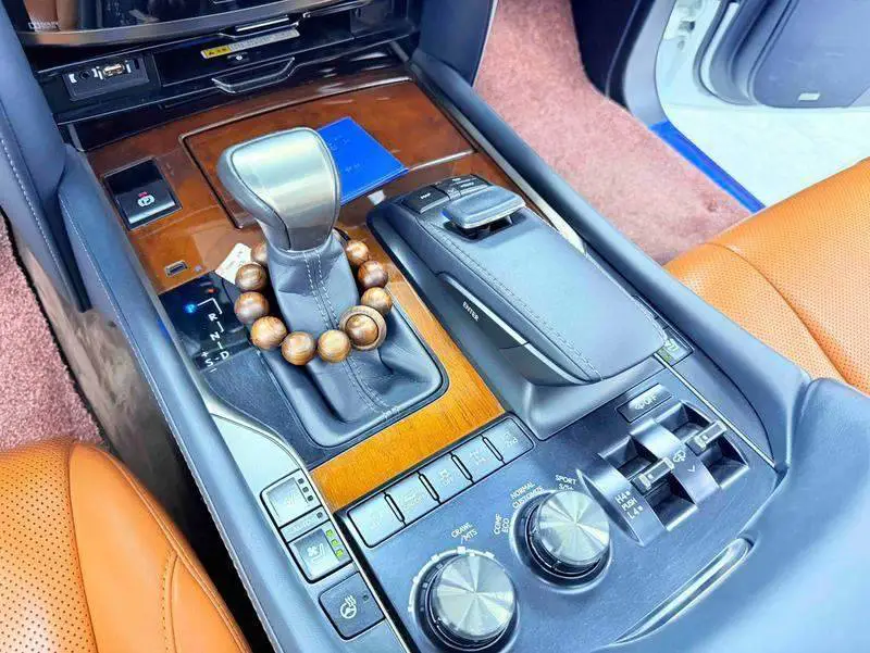 Lexus LX 2019 570 Dynamic Luxury Edition — 13