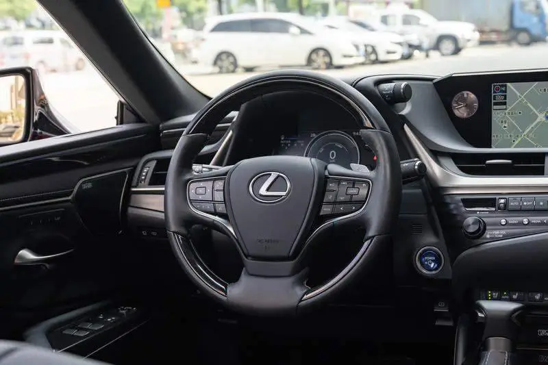 Lexus ES 2018 300h Executive Edition National V — 17