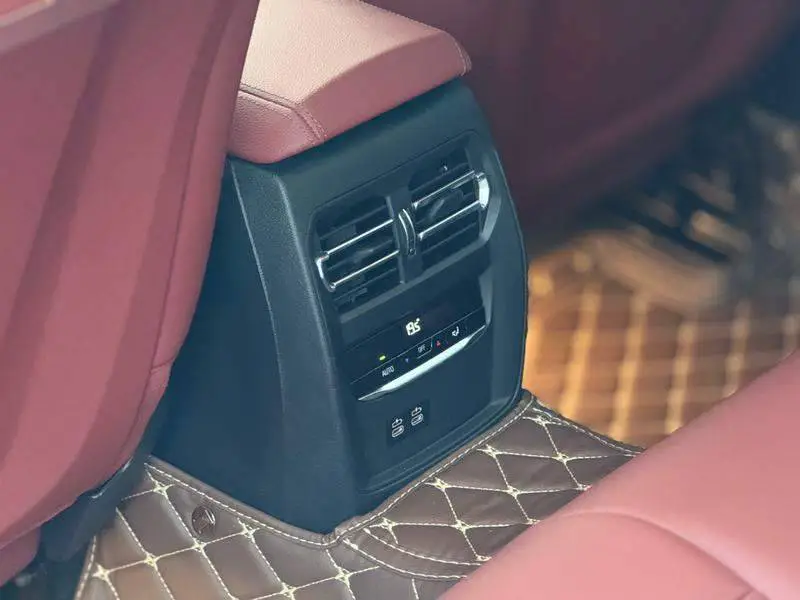BMW 3 Series 2023 325i M Sport Package — 7