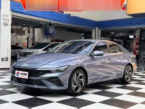 Elantra 2023 1.5L CVT LUX Premium Edition
