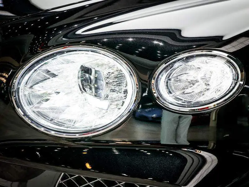 Bentayga 2025 4.0T V8 Long Wheelbase Art Edition — 6