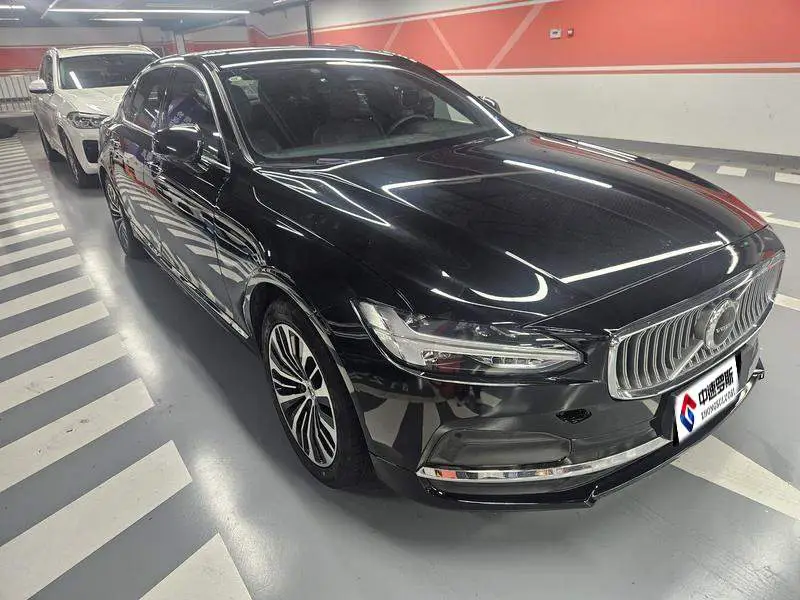 Volvo S90 2022 B5 Smart Luxury Edition — 3