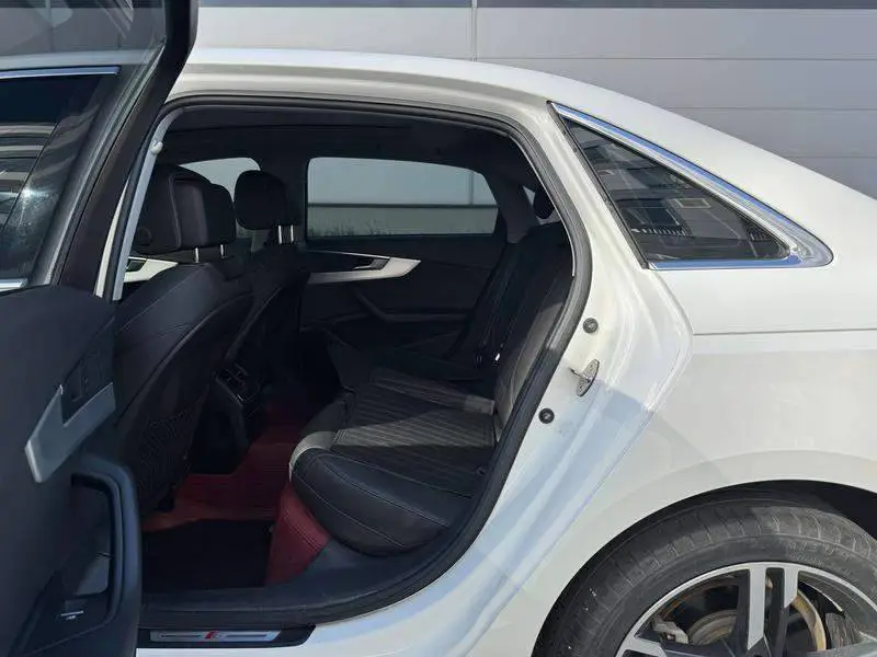 Audi A4L 2020 40 TFSI Luxury Dynamic Edition — 9