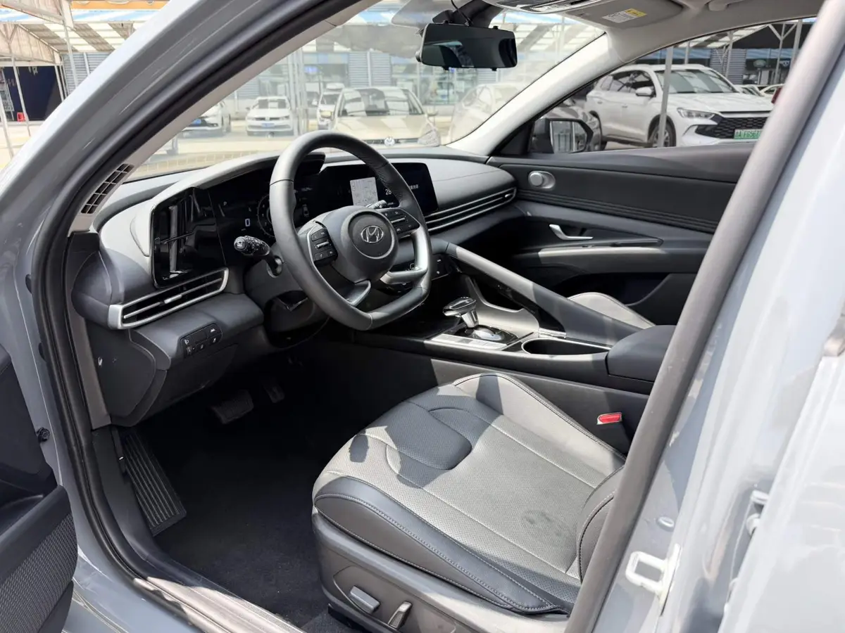 Elantra 2022 1.5L CVT LUX Premium Edition — 9