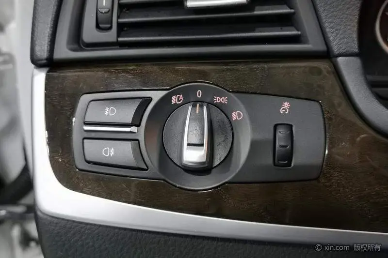 BMW 5 Series 2011 523Li Luxury Model — 16