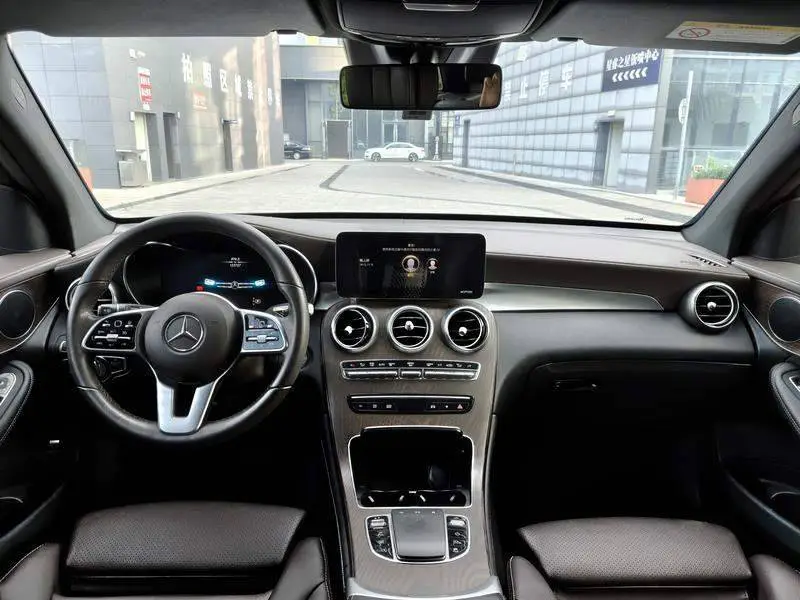 Mercedes-Benz GLC 2020 GLC 300 L 4MATIC Dynamic — 14