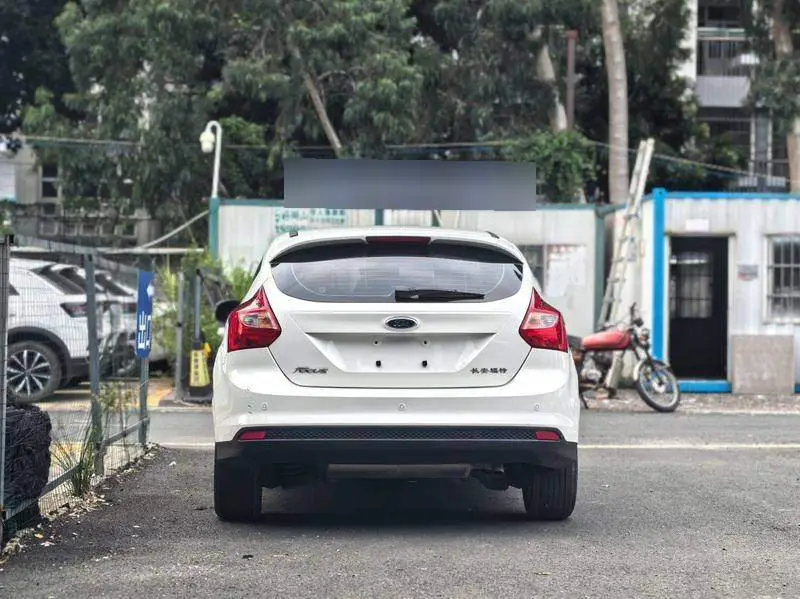 Fox 2012 Hatchback 1.6L Manual Fashion Edition — 5