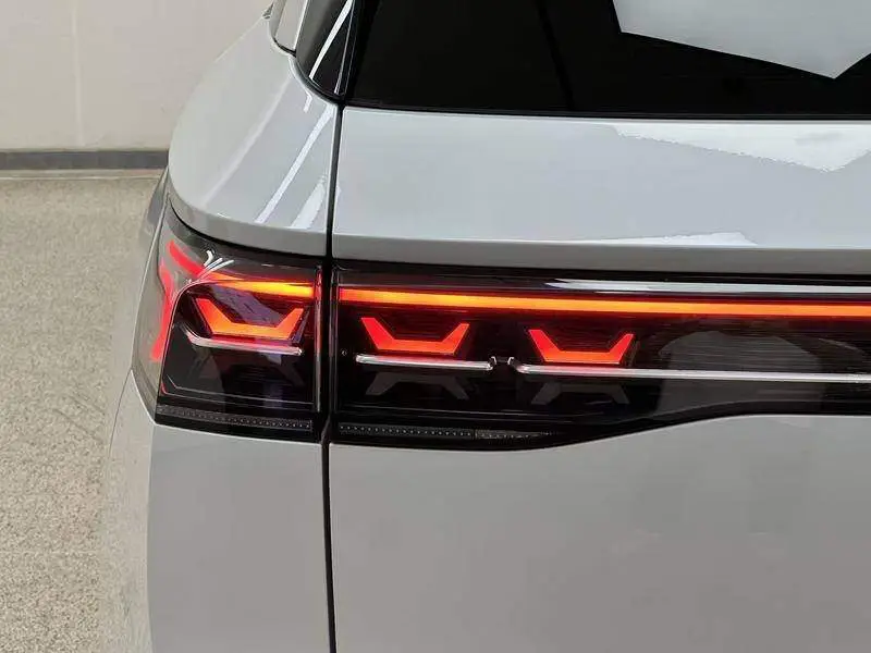 Tour 2023 380TSI 4WD R-Line Tour Edition — 9