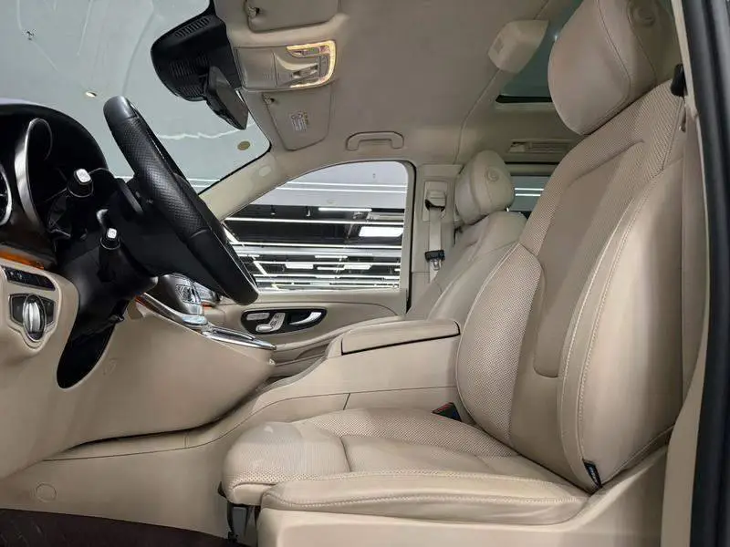Mercedes-Benz V-Class 2022 V 260 L Long Wheelbase Luxury Edition — 17