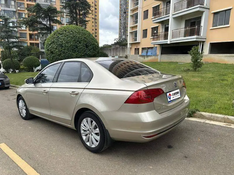 Bora 2016 1.6L Automatic Comfort — 4