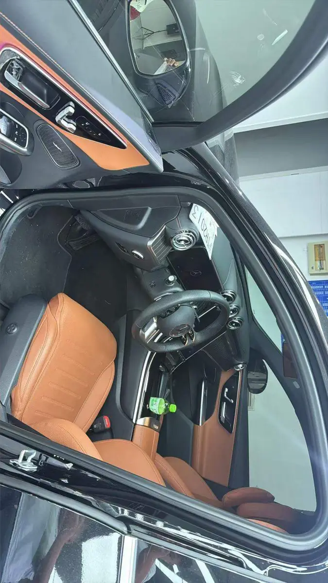 Mercedes-Benz GLC 2023 GLC 300 L 4MATIC Dynamic 5-seater — 6