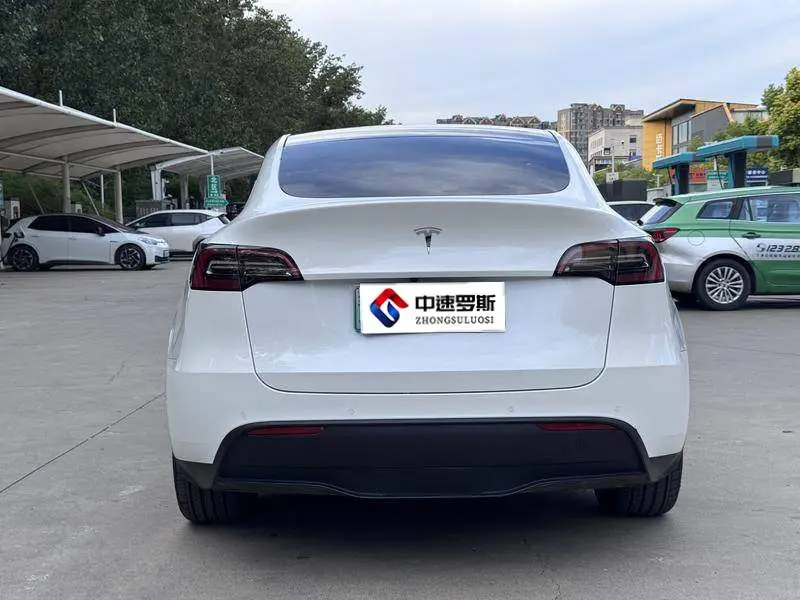 Model Y 2022 Long Range All-Wheel Drive — 5