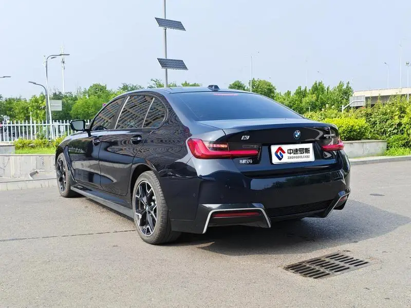BMW i3 2025 eDrive 40 L Night Edition — 5