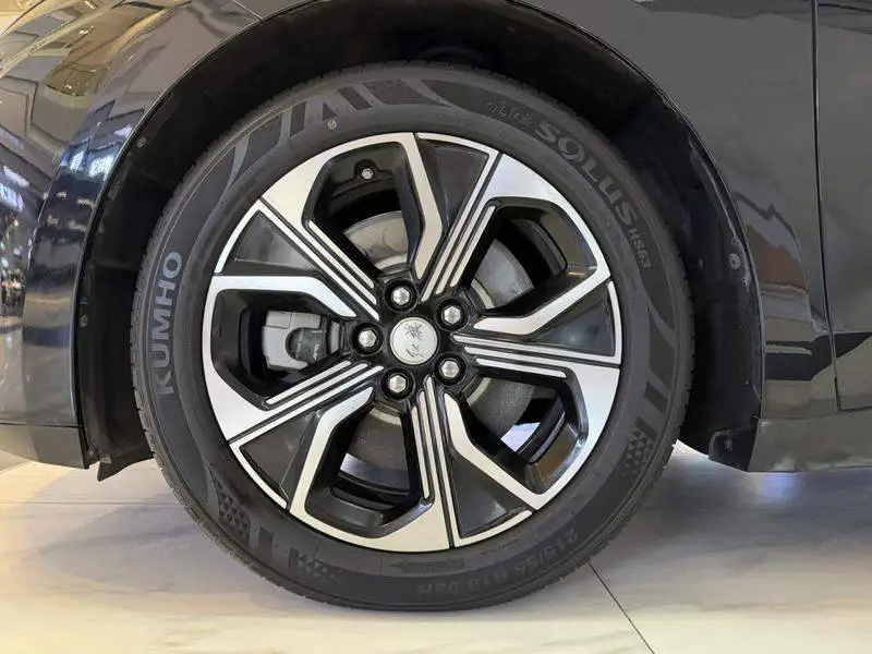 Hongqi E-QM5 2023 modified basic travel version — 9