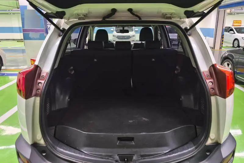 RAV4 Rongfang 2015 2.5L Automatic 4WD Elite Edition — 17