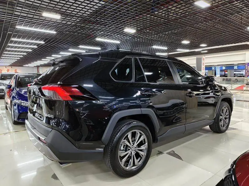 RAV4 Rongfang 2023 2.0L CVT 2WD Fashion Plus Edition — 4