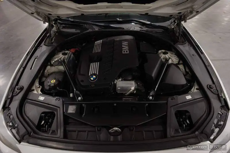 BMW 5 Series 2011 523Li Luxury Model — 5