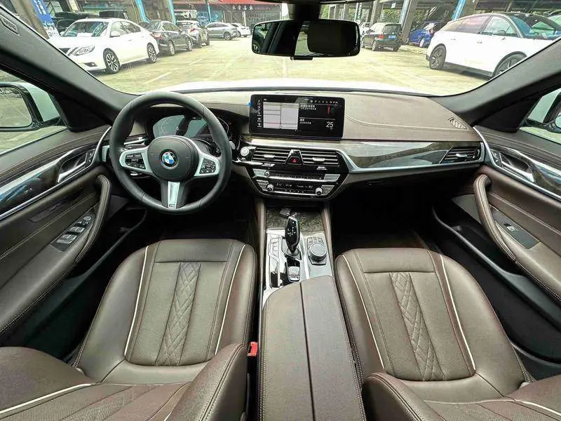 BMW 5 Series 2022 525Li M Sport Package — 7