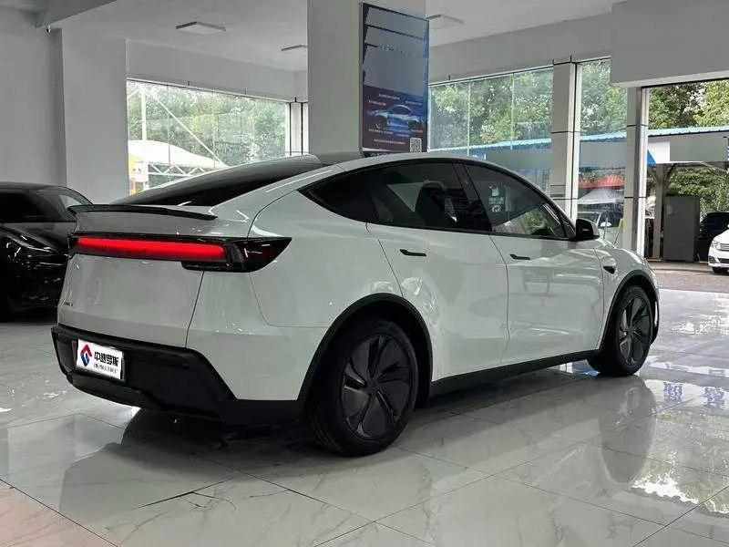 Model Y 2025 rear-wheel drive version — 6