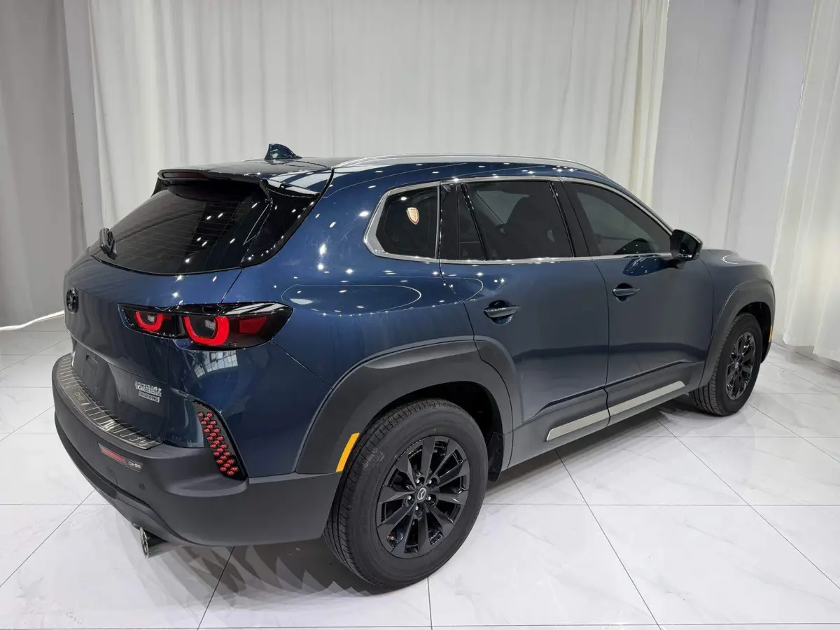 Mazda CX-50 2023 2.0L Leading Edition — 4