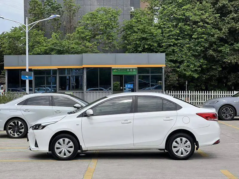 YARiS L Enjoy 2017 1.5E CVT Charm Edition — 3