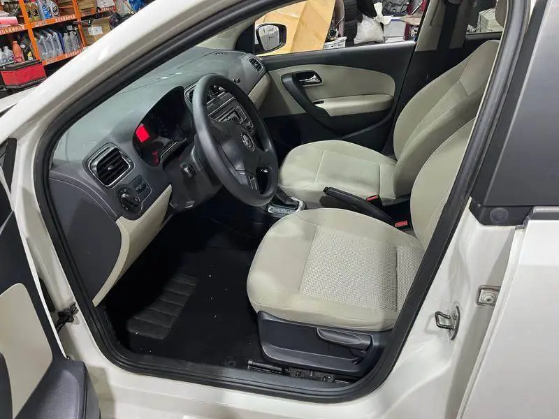 Polo 2013 1.6L Automatic Comfort Edition — 9