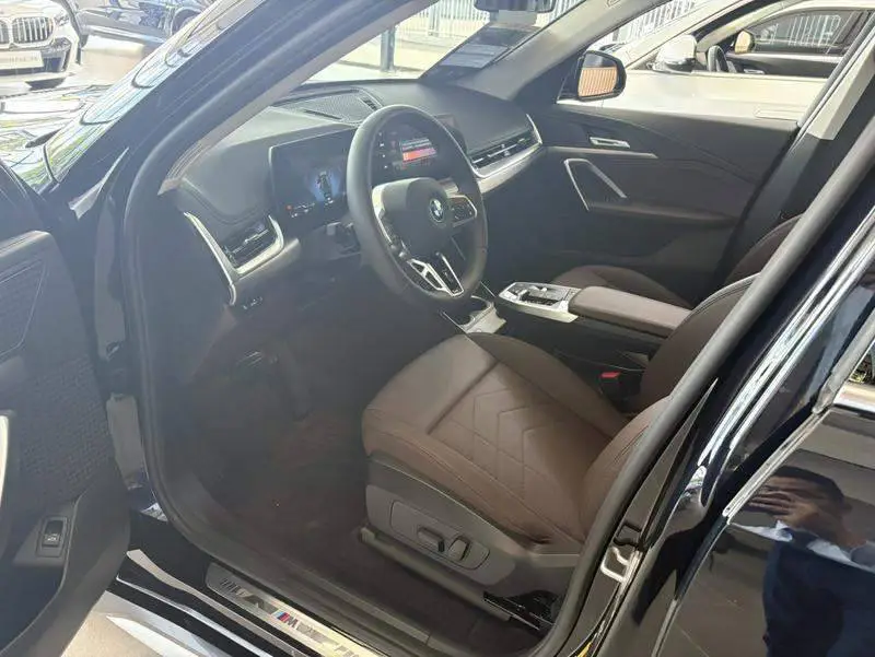 BMW iX1 2025 eDrive25L M Sport Package — 8