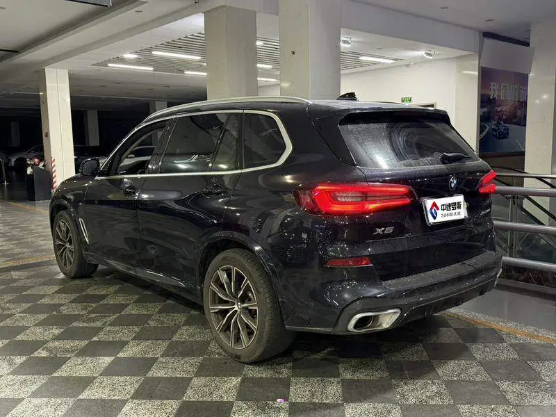 BMW X5 2022 xDrive 30Li Premium M Sport Package — 4