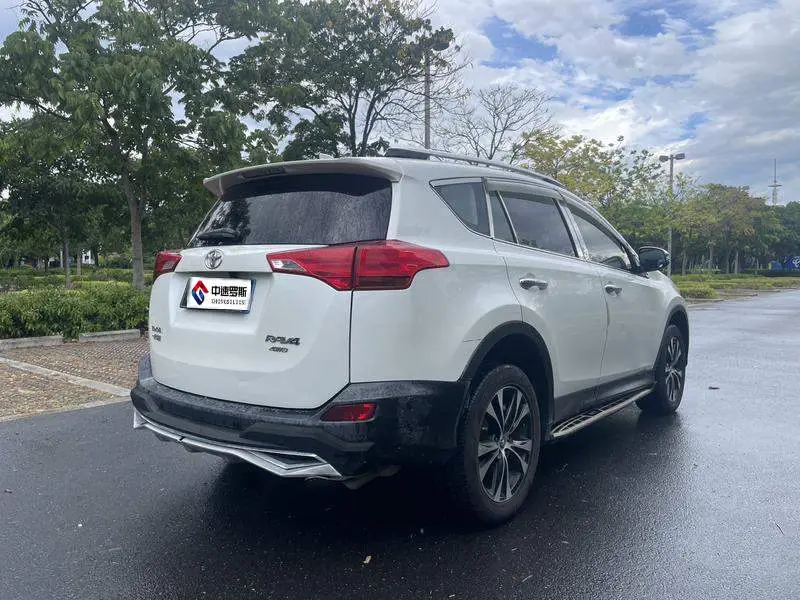 RAV4 Rongfang 2015 2.5L Automatic 4WD Elite Edition — 6