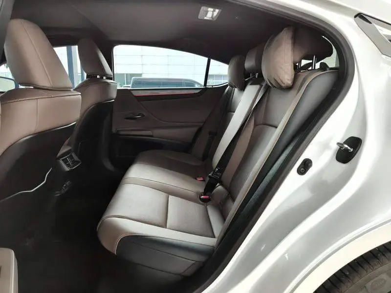 Lexus ES 2025 300h Premium Edition — 14