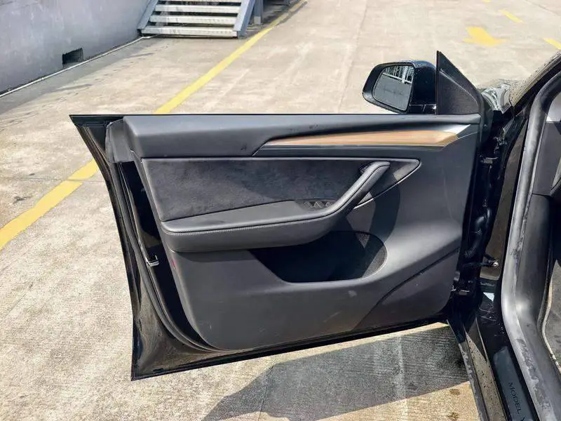 Model Y 2022 facelifted rear-wheel drive version — 11