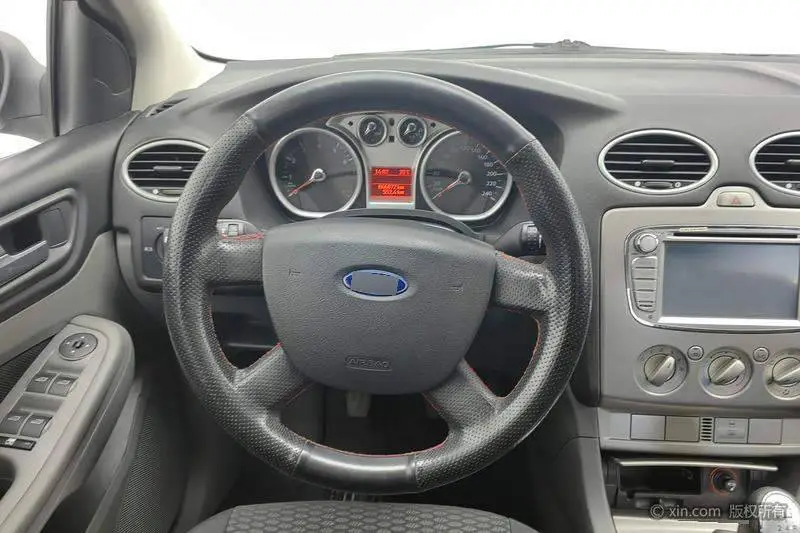 Fox 2013 Hatchback Classic 1.8L Manual Basic Model — 14