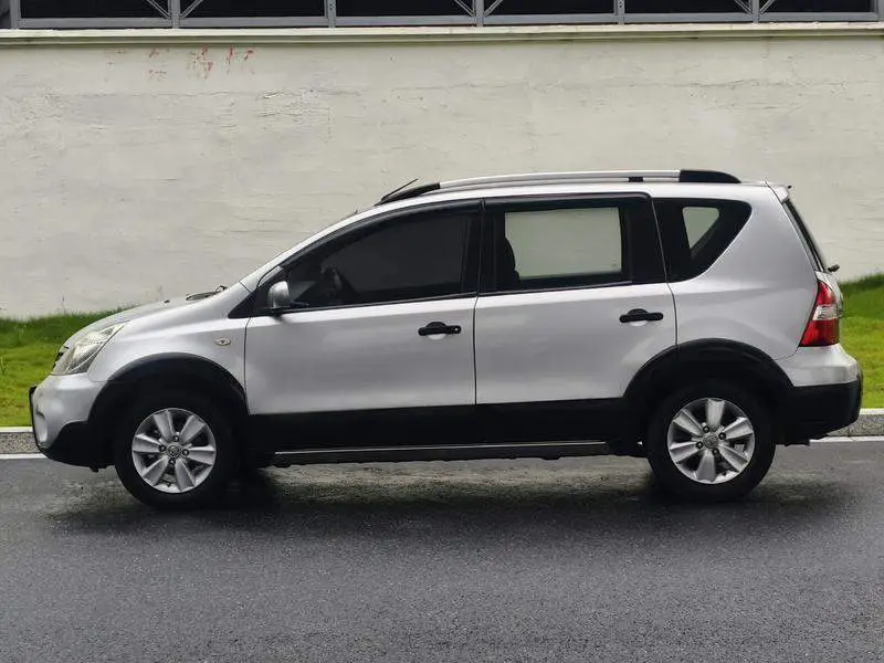Livina 2010 Jinrui Edition 1.6L Automatic Standard Model — 3