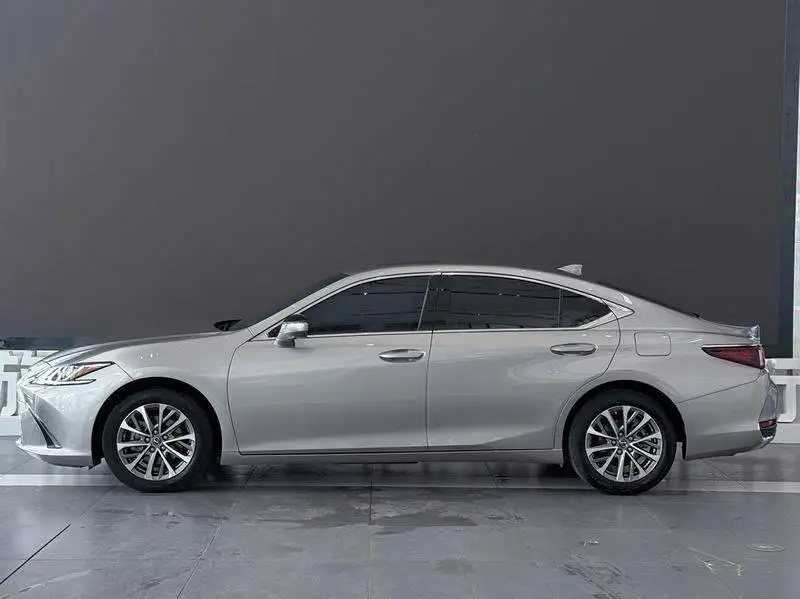 Lexus ES 2022 200 Excellence Edition — 3