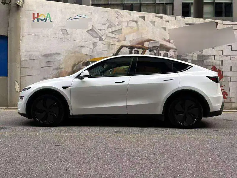 Model Y 2025 rear-wheel drive version — 3