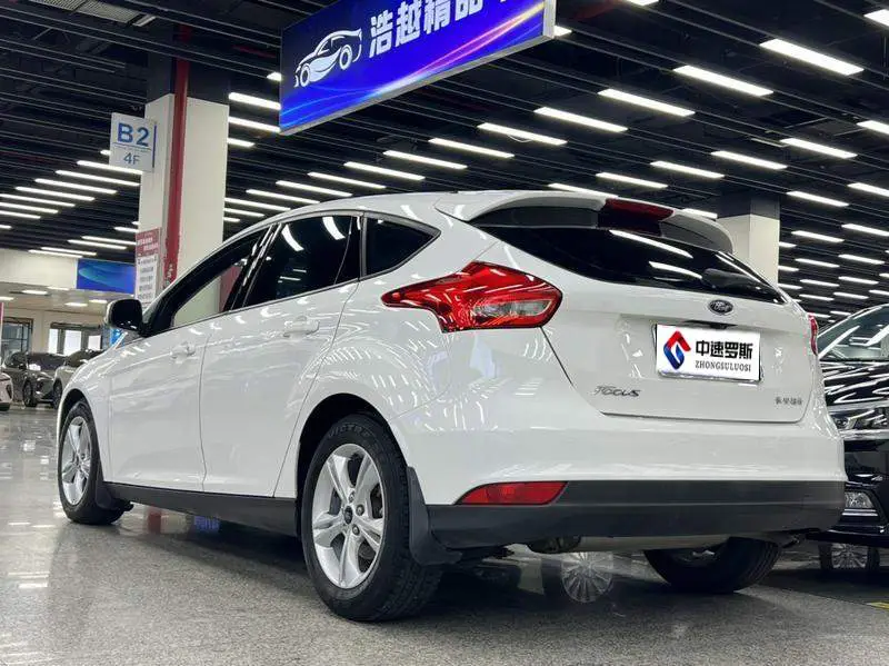 Fox 2015 Hatchback 1.6L Automatic Comfort — 4