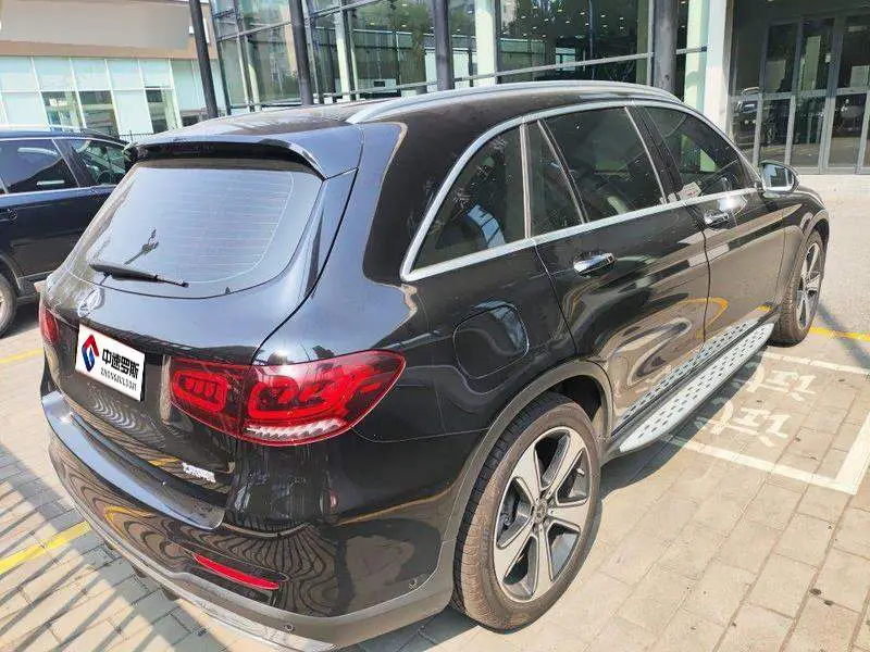 Mercedes-Benz GLC 2020 GLC 300 L 4MATIC Luxury — 4