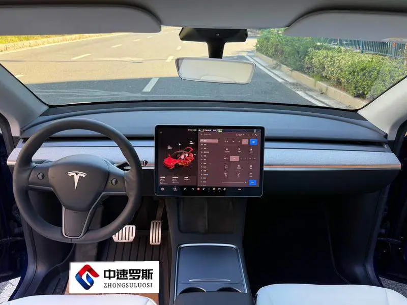 Model Y 2022 Performance All-Wheel Drive — 12