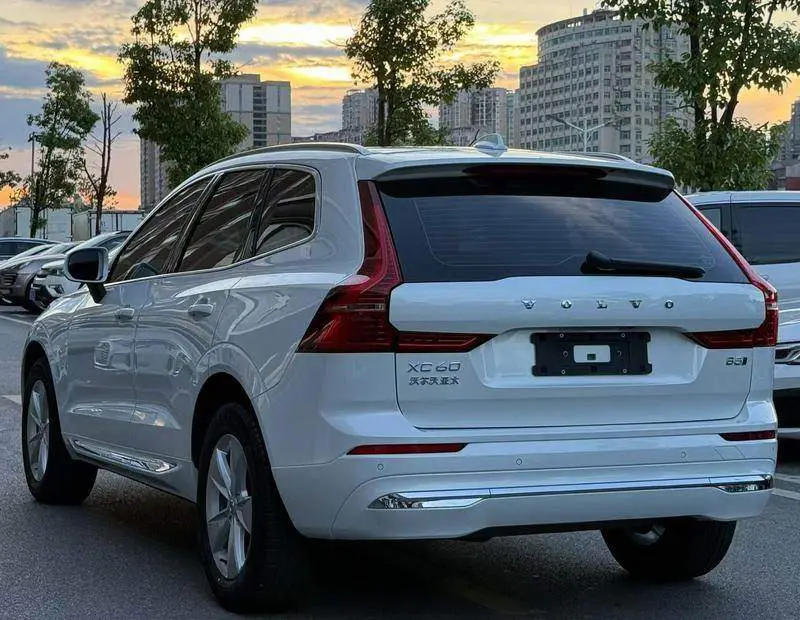Volvo XC60 2022 B5 4WD Zhiyi Luxury Edition — 4