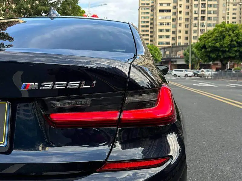 BMW 3 Series 2021 325Li xDrive M Sport Package — 14