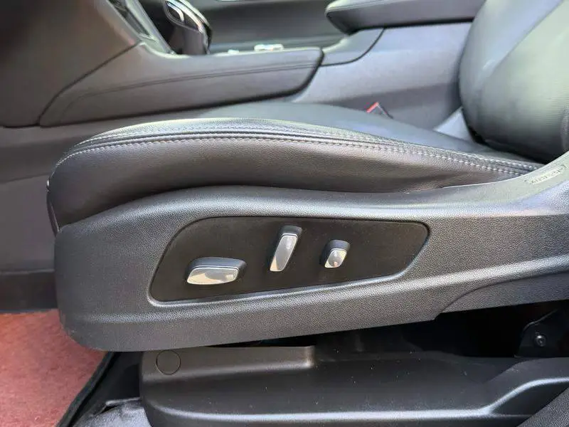 Cadillac XT5 2020 28T Luxury Model — 16