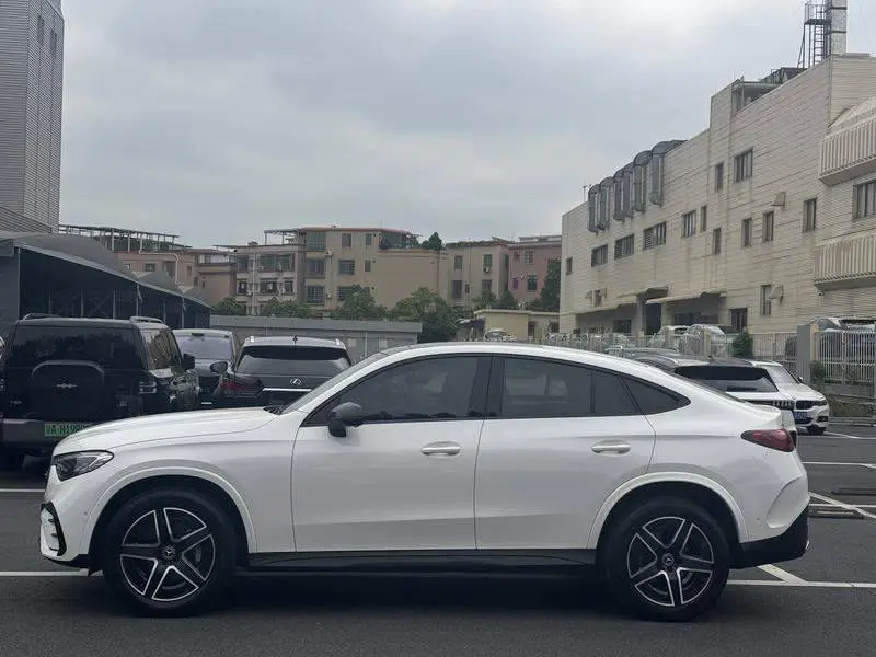 Mercedes-Benz GLC Coupe 2025 GLC 260 4MATIC Coupe SUV — 4
